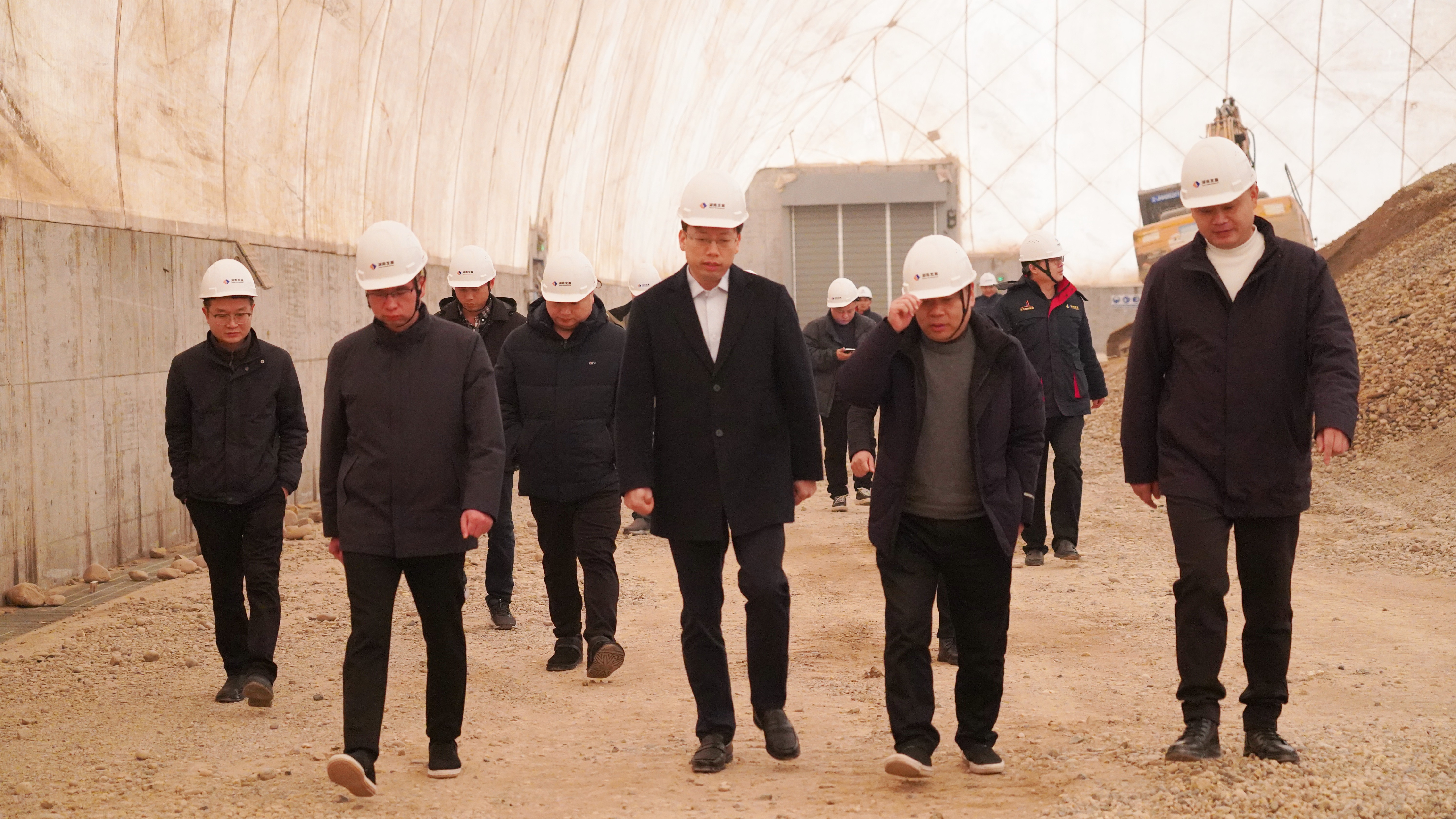 沅江市委副書記張心鏡一行調(diào)研湖南發(fā)展機(jī)制砂和砂石集散中心項目