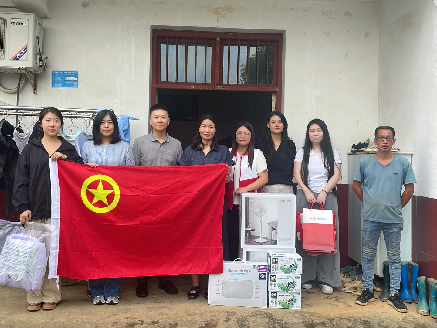 湖南發(fā)展團(tuán)委開展留守兒童慰問活動